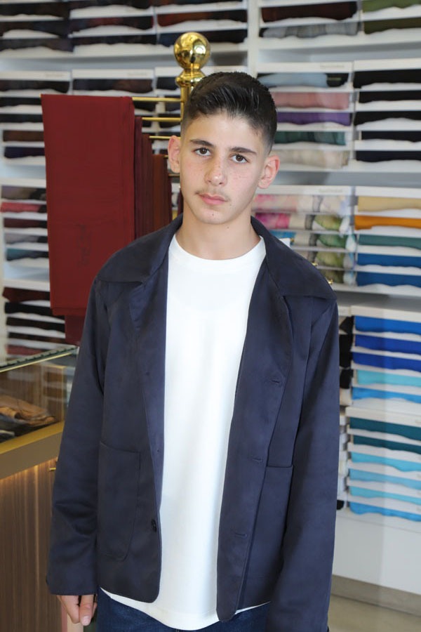 بعد اكثر من 25 سنة خبرة بالاشارب والمنديل بسوق الجملة.. رويال فولارد صار بالحوش