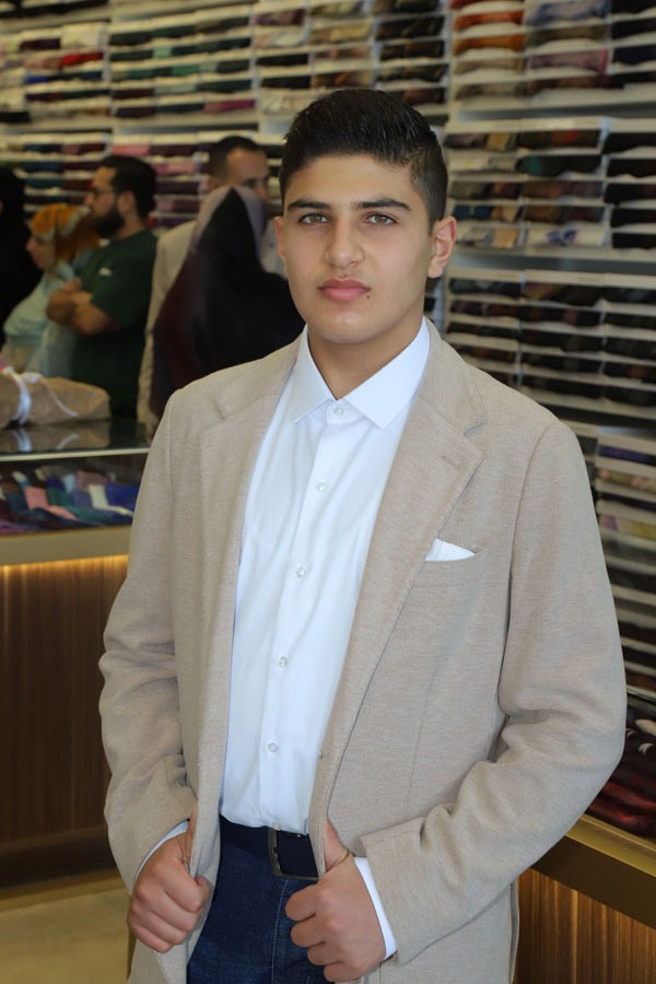 بعد اكثر من 25 سنة خبرة بالاشارب والمنديل بسوق الجملة.. رويال فولارد صار بالحوش