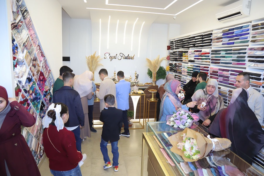 بعد اكثر من 25 سنة خبرة بالاشارب والمنديل بسوق الجملة.. رويال فولارد صار بالحوش