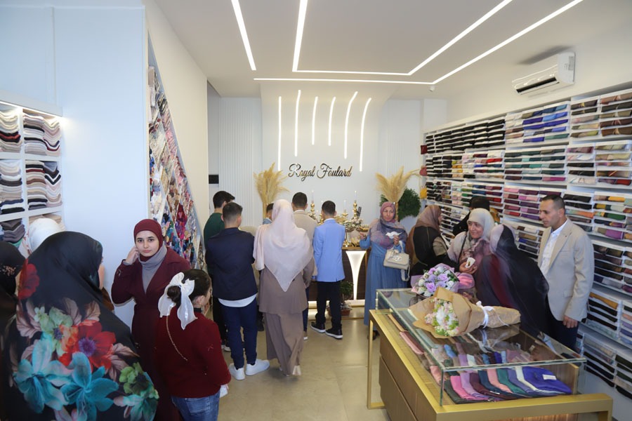 بعد اكثر من 25 سنة خبرة بالاشارب والمنديل بسوق الجملة.. رويال فولارد صار بالحوش