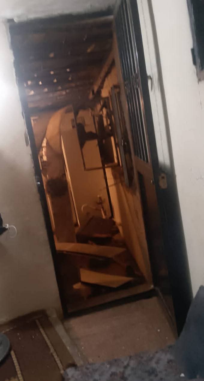 إنقاذ عائلة إثر انهيار سقف جراء الغارات على منطقة فلاوى - غرب بعلبك