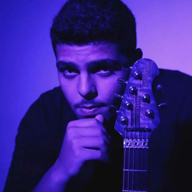 وأخيرا كشف لغز توواليت .. معلومات عن المغني صاحب القناع الذي أثار فضول الجمهور (صورة)