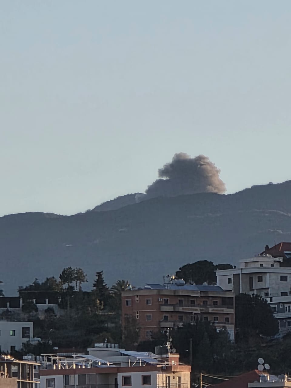 غارات منذ الصباح على المنطقة الواقعة بين بلدتي الريحان وسجد في منطقة اقليم التفاح