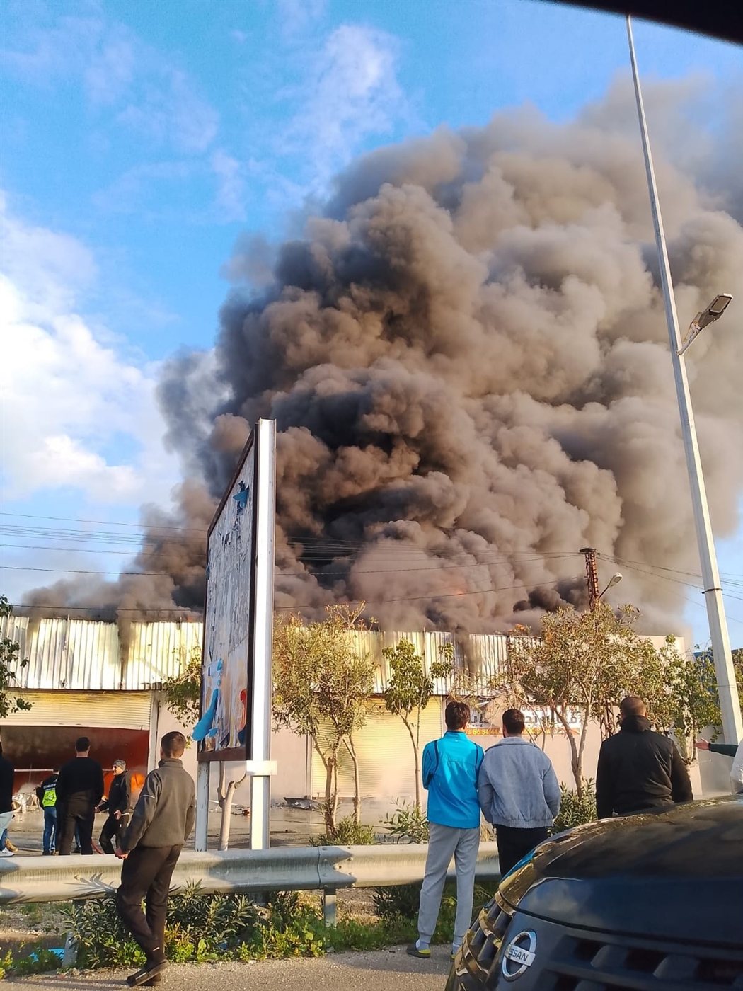 حريق كبير على سينيق في معمل اسفنج