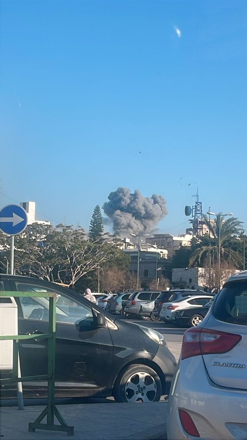 بالصور: الطيران الحربي يغير على العديد من الاهداف التي تم تحديدها وانذارها