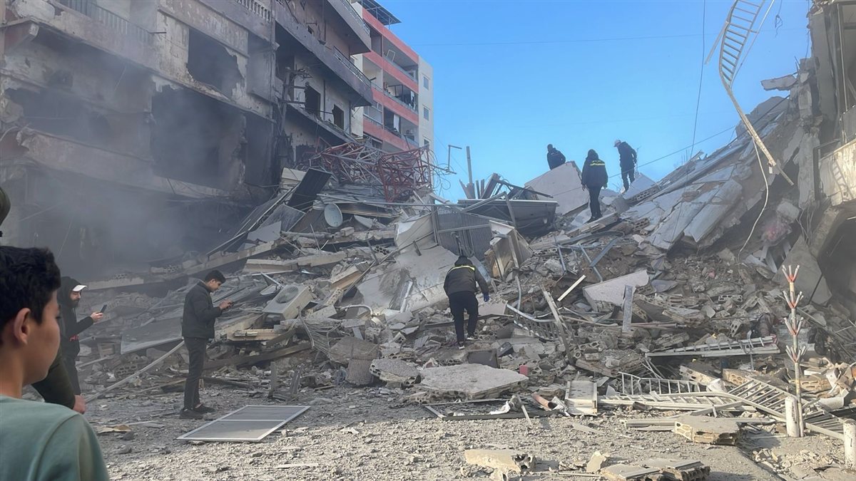 بالصور: الطيران الحربي يغير على العديد من الاهداف التي تم تحديدها وانذارها