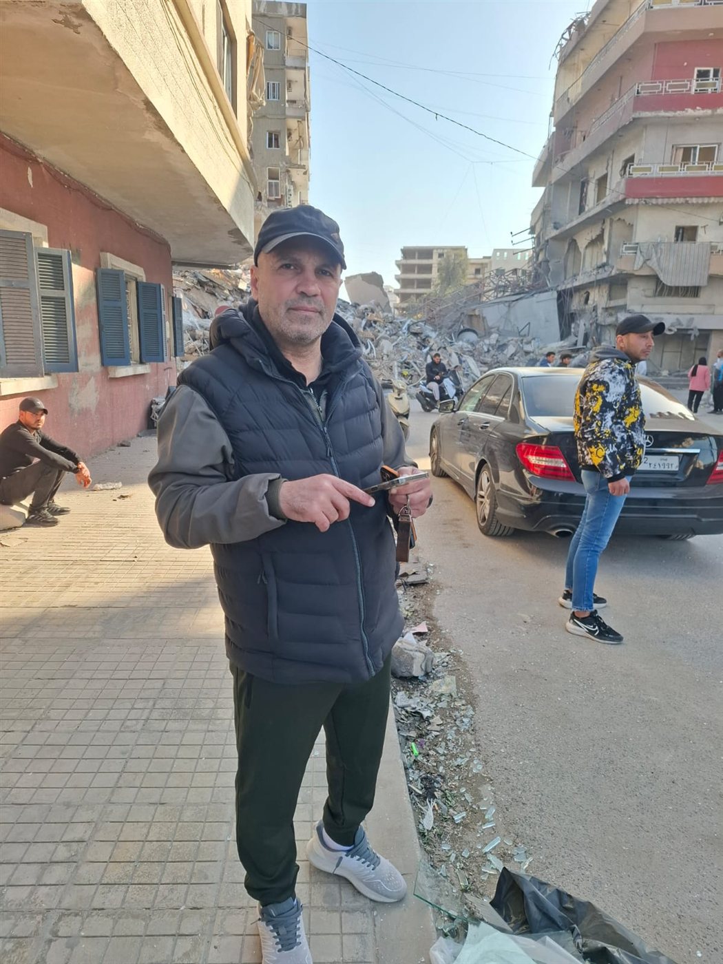 بعد غارة الامس العنيفة على مدينة صور ... اصلاح شبكة الكهرباء وفتح جزئي للطريق