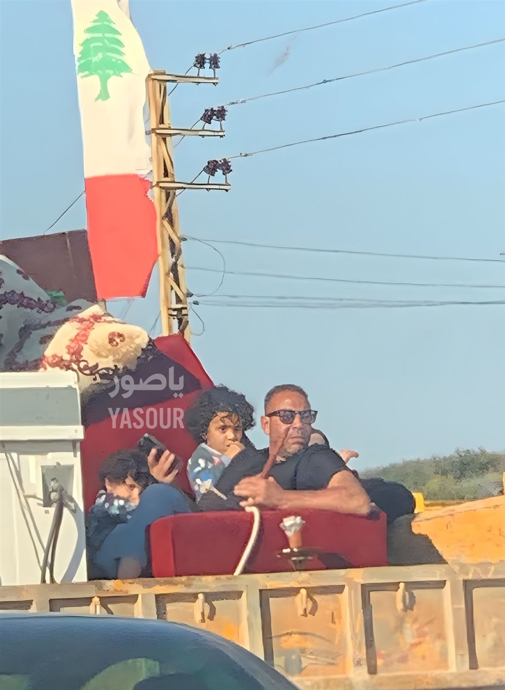 بالصور: ارجيلة على طريق النزوح