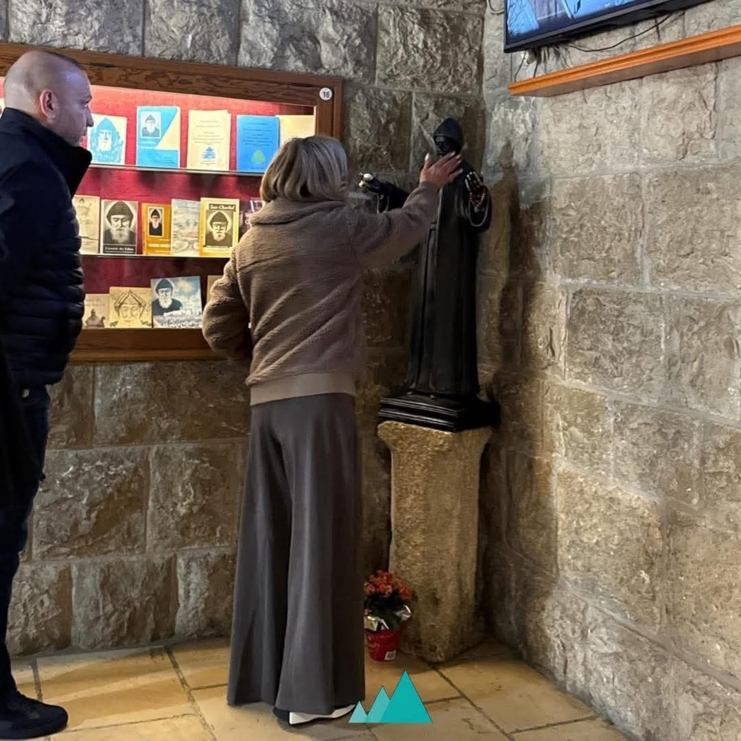 اللبنانية الأولى السيدة نعمت عون تزور دير مار مارون - عنايا وضريح القديس شربل للصلاة وتضيء شمعة على نية السلام في لبنان