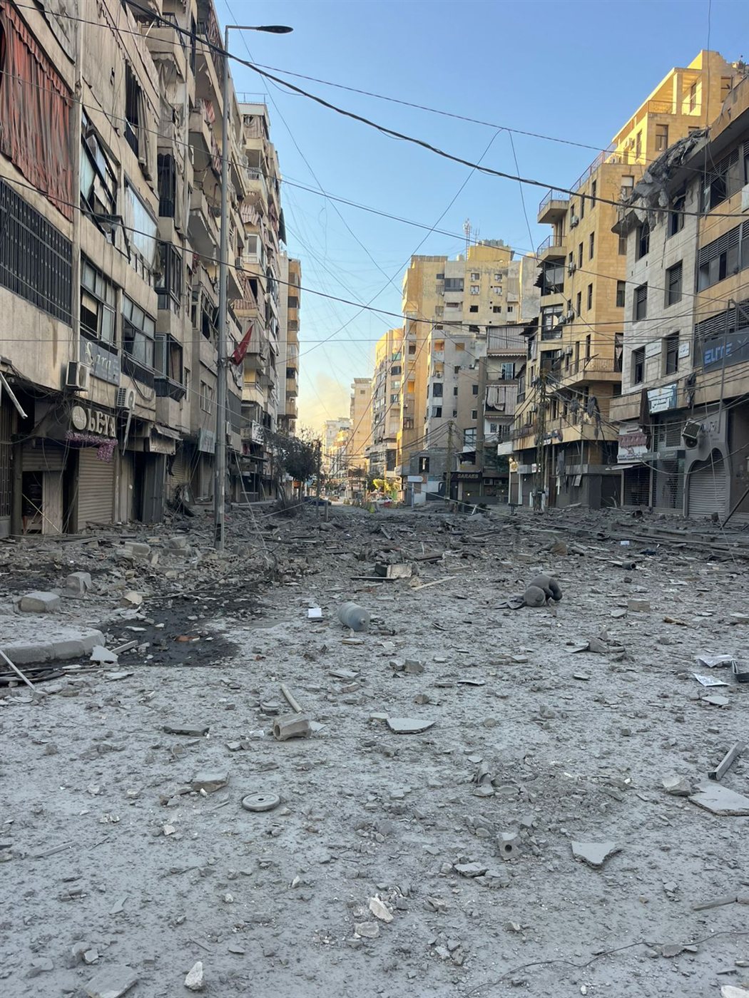 مشاهد صباحية توثق الدمار الهائل الذي خلفته الغارات على الضاحية الجنوبية فجرا