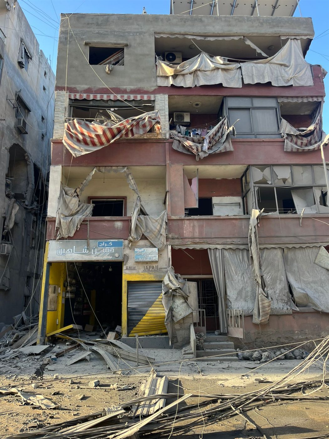 مشاهد صباحية توثق الدمار الهائل الذي خلفته الغارات على الضاحية الجنوبية فجرا