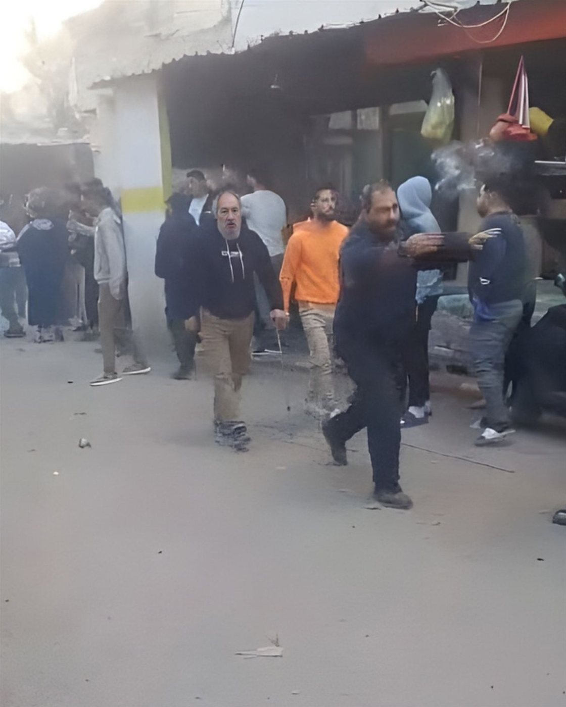 غارة تستهدف مخيم عين الحلوة قرب صيدا