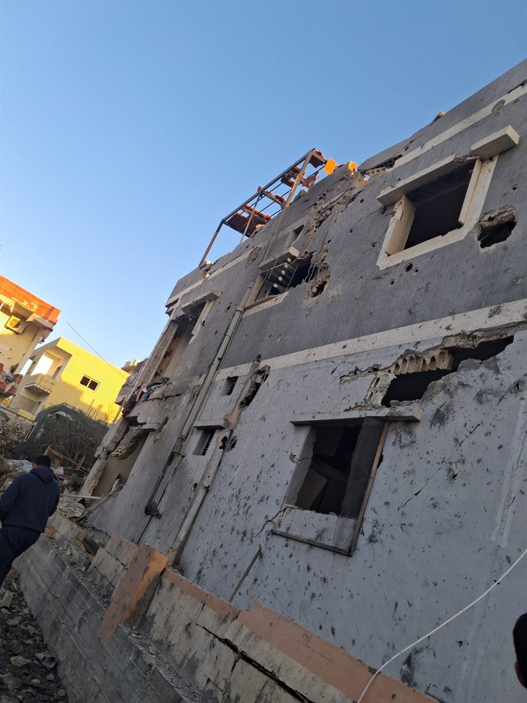 مشاهد صباحية للدمار جراء الغارات الأخيرة على بلدة أنصارية بعد انذارها امس