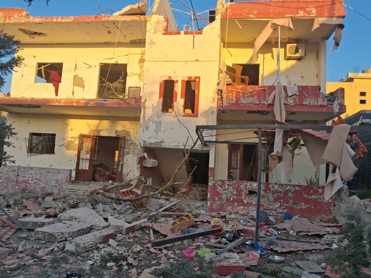 مشاهد صباحية للدمار جراء الغارات الأخيرة على بلدة أنصارية بعد انذارها امس