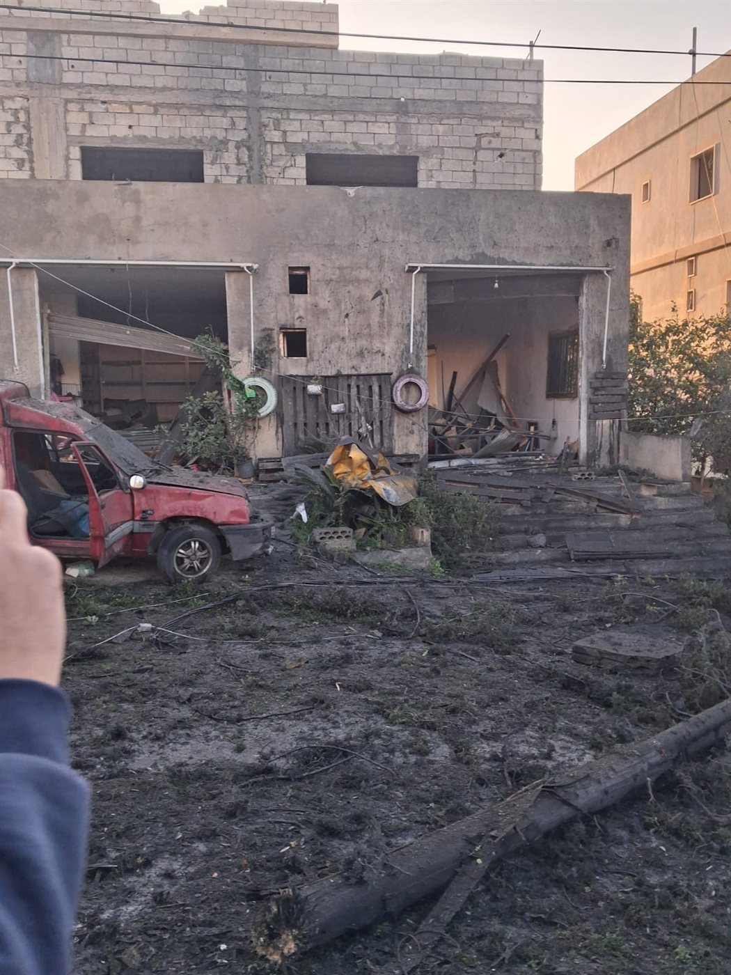 مشاهد صباحية للدمار جراء الغارات الأخيرة على بلدة أنصارية بعد انذارها امس