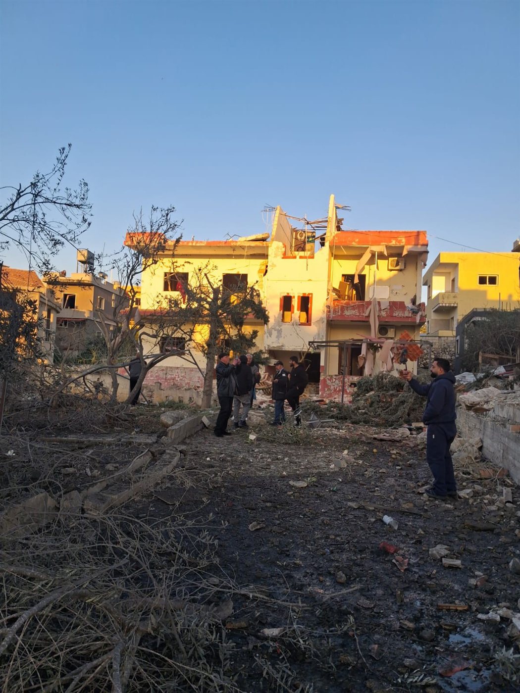 مشاهد صباحية للدمار جراء الغارات الأخيرة على بلدة أنصارية بعد انذارها امس