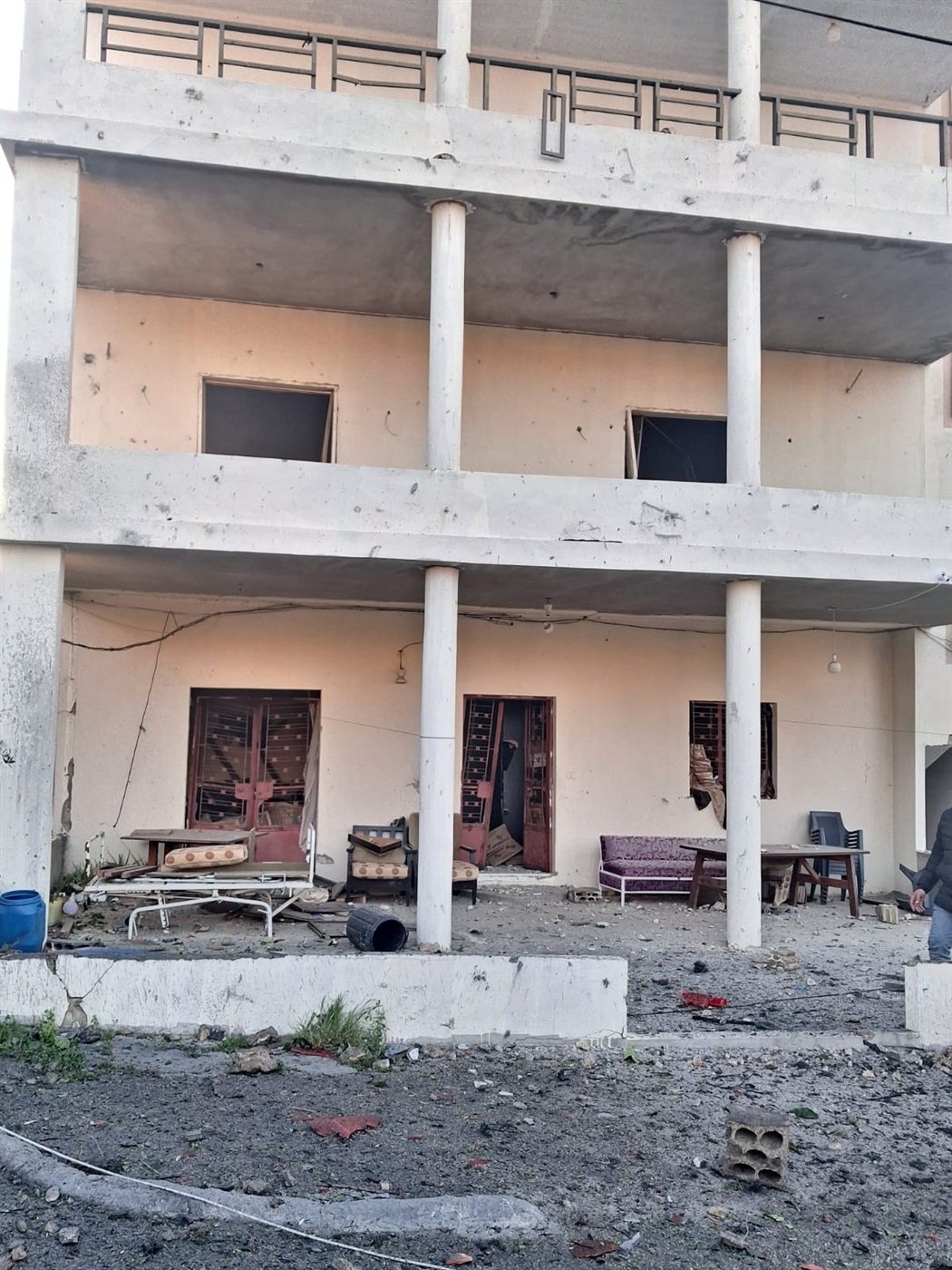 مشاهد صباحية للدمار جراء الغارات الأخيرة على بلدة أنصارية بعد انذارها امس