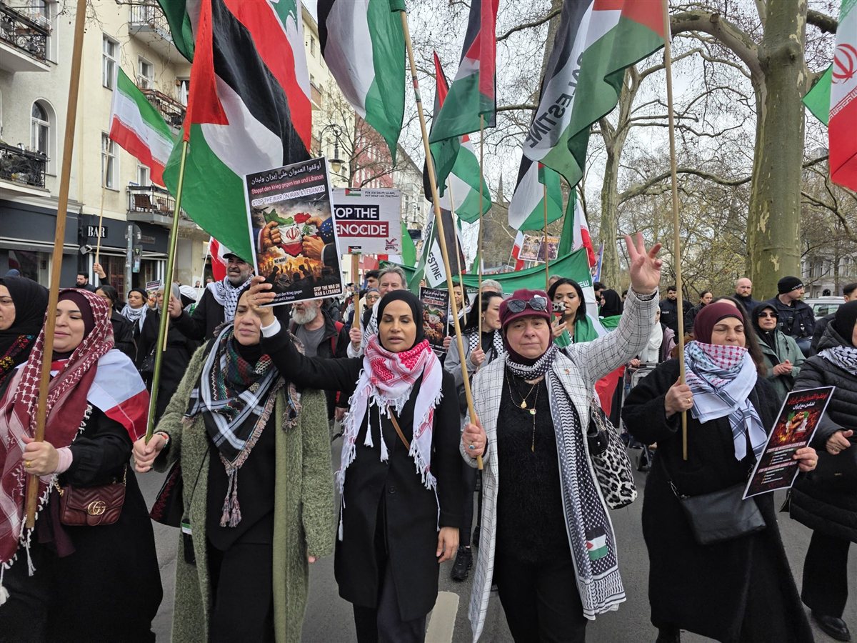 مظاهرة جماهيرية حاشدة في برلين تضامنا مع فلسطين وإيران ولبنان