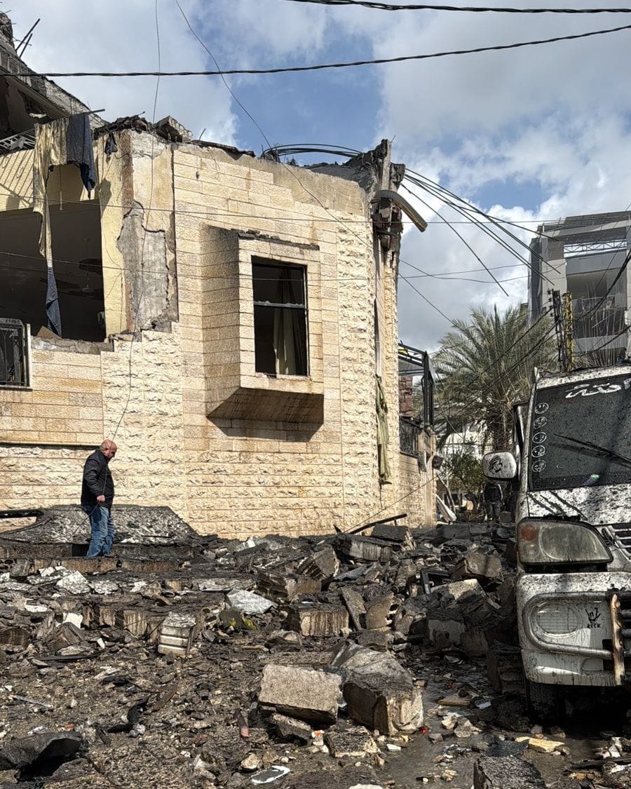 غارة تستهدف مسجد ابا الفضل العباس عليه السلام في حي السراي في النبطية