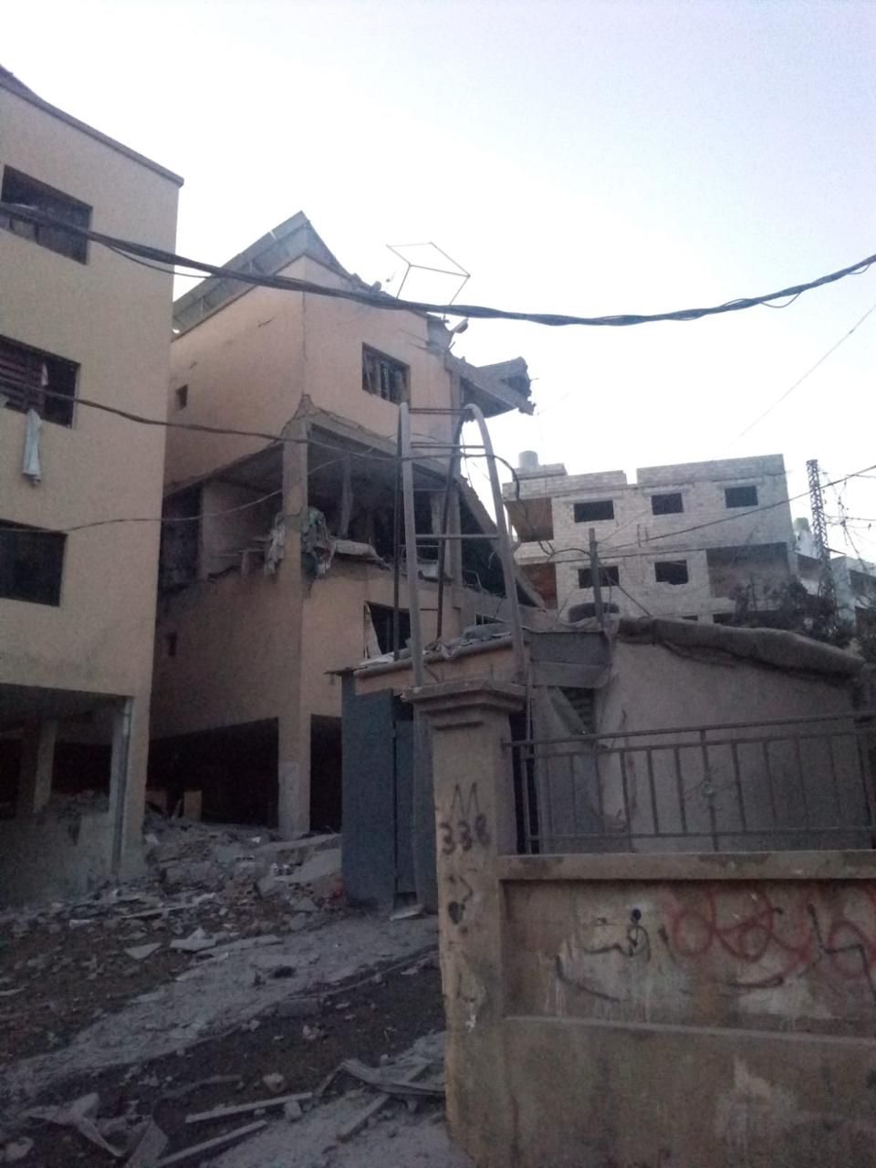 بعد التهديد ليل امس.. غارات على ضواحي صور فجرا