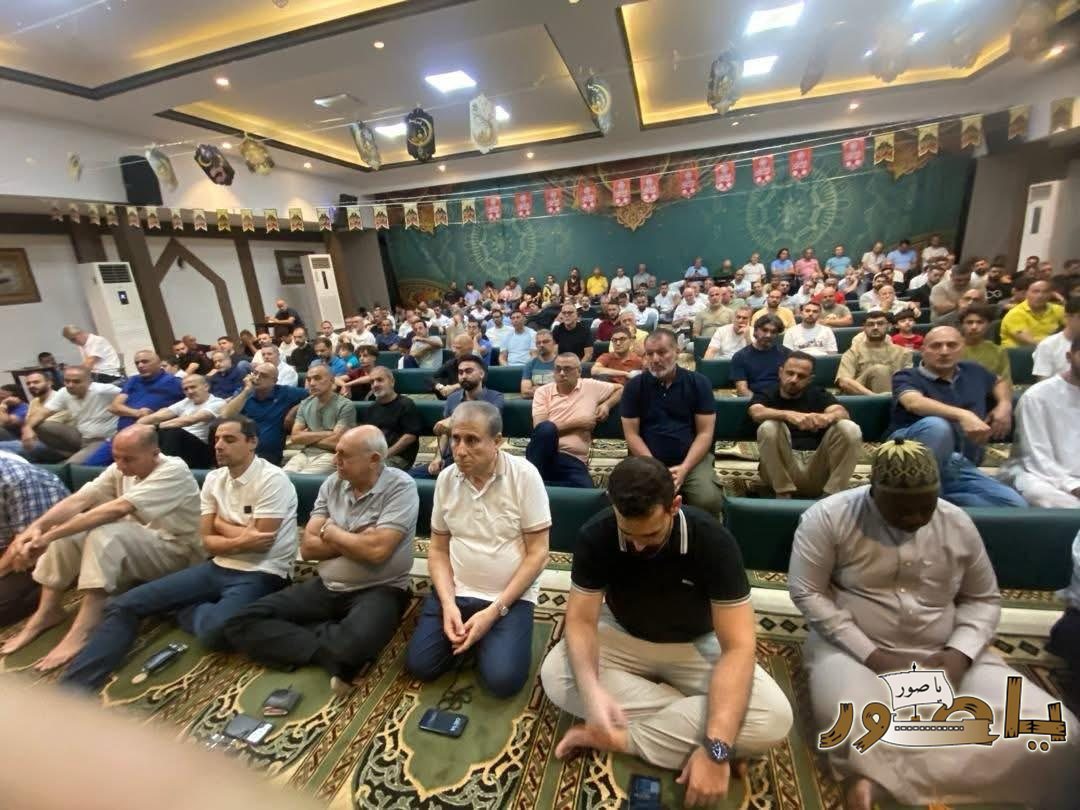 بالصور من أبيدجان: صلاة عيد الفطر في مكتب المرجع آية الله السيد محمد حسين فضل الله (قدس سره)