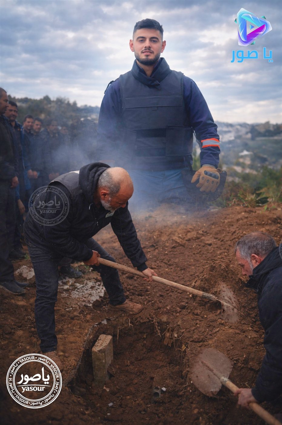 مختار النبطية حسن نزار جابر يواري ابنه المسعف علي الذي ارتقى بالامس في الثرى