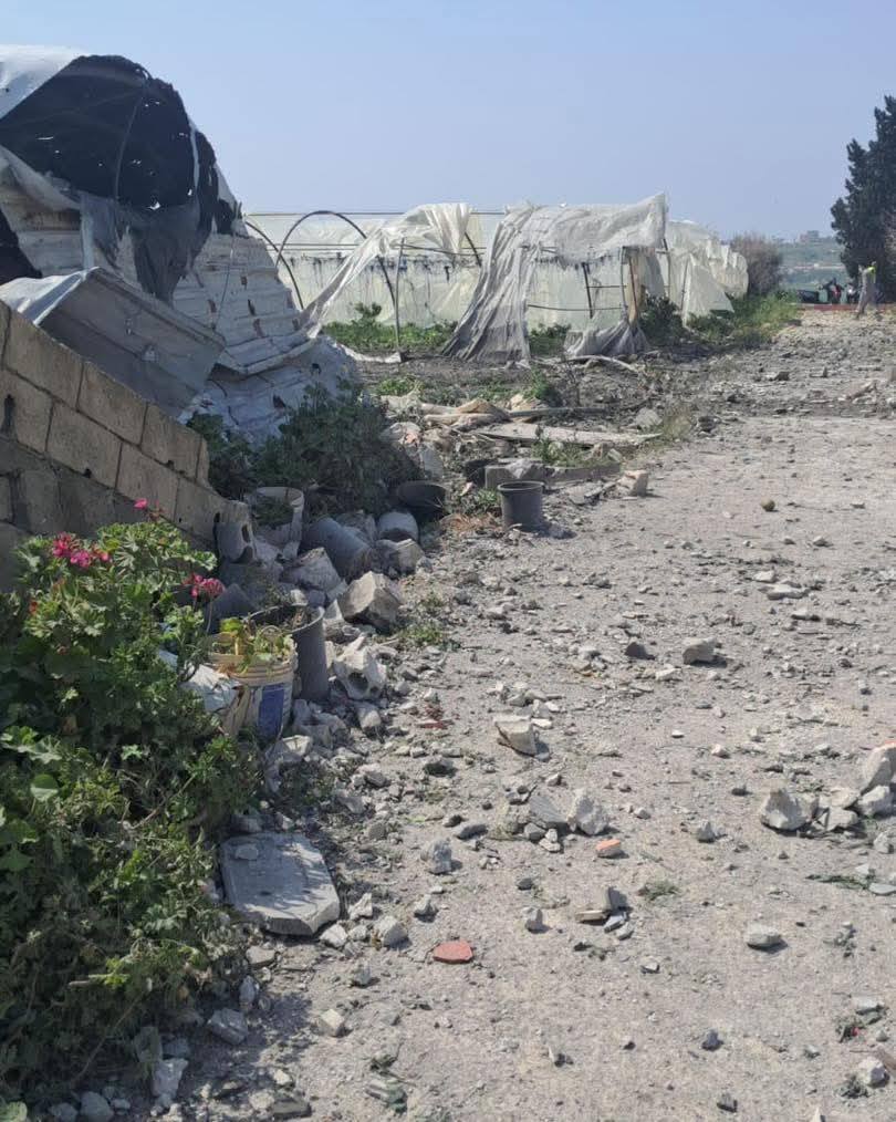 من مكان الغارة في ديرتقلا جنوبي لبنان