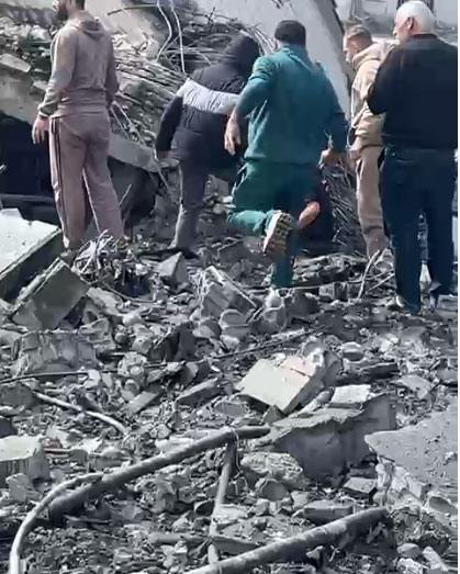 مأساة في السكسكية: ارتقاء 4 مواطنين واصابة ثمانية بجروح جراء الغارة التي استهدفت منزلا