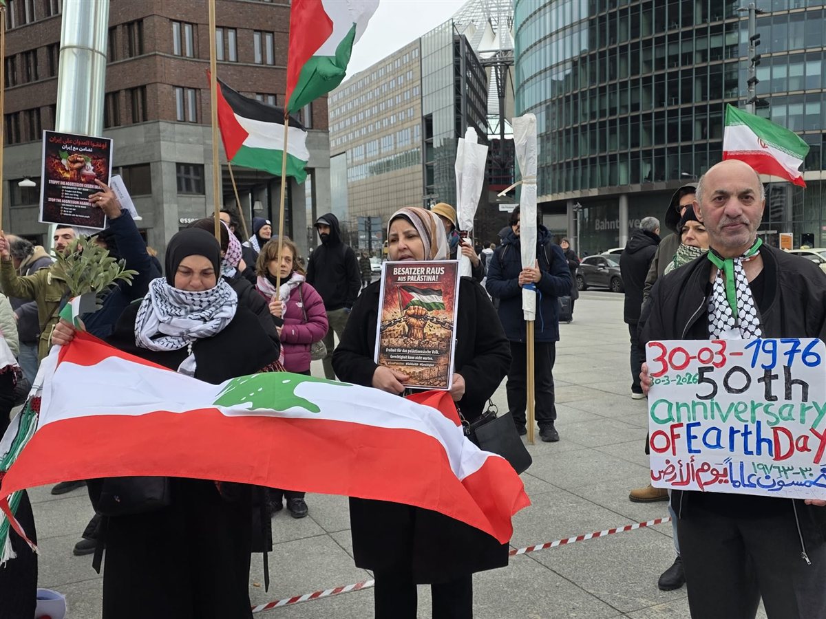 وقفة جماهيرية حاشدة في برلين إحياء للذكرى الخمسين ليوم الأرض