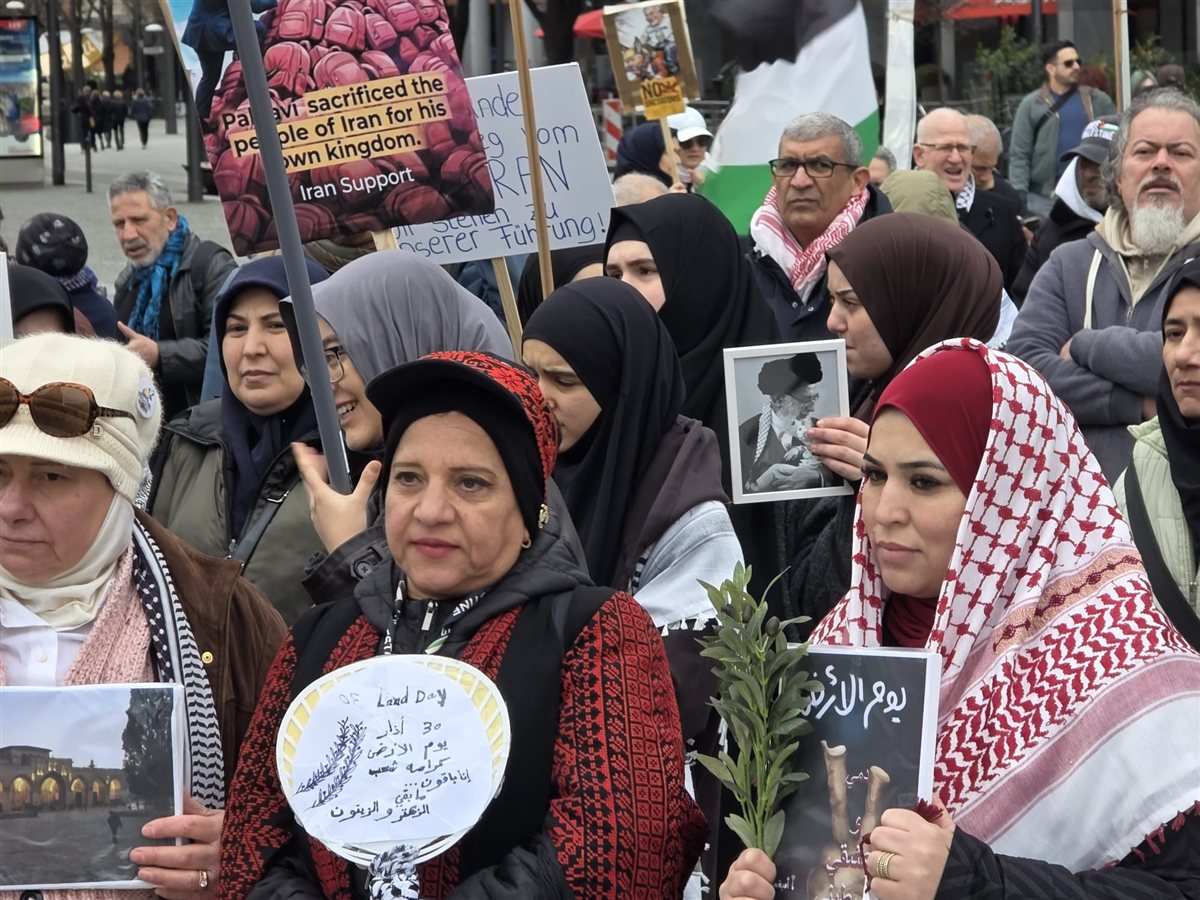 وقفة جماهيرية حاشدة في برلين إحياء للذكرى الخمسين ليوم الأرض