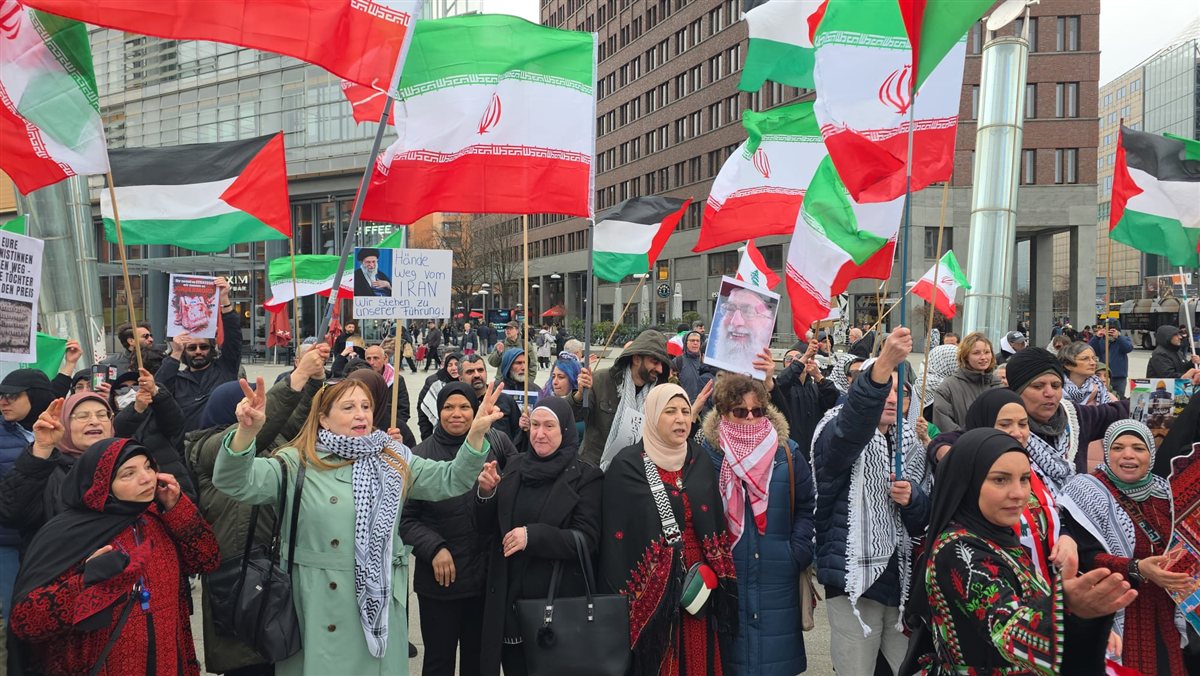 وقفة جماهيرية حاشدة في برلين إحياء للذكرى الخمسين ليوم الأرض