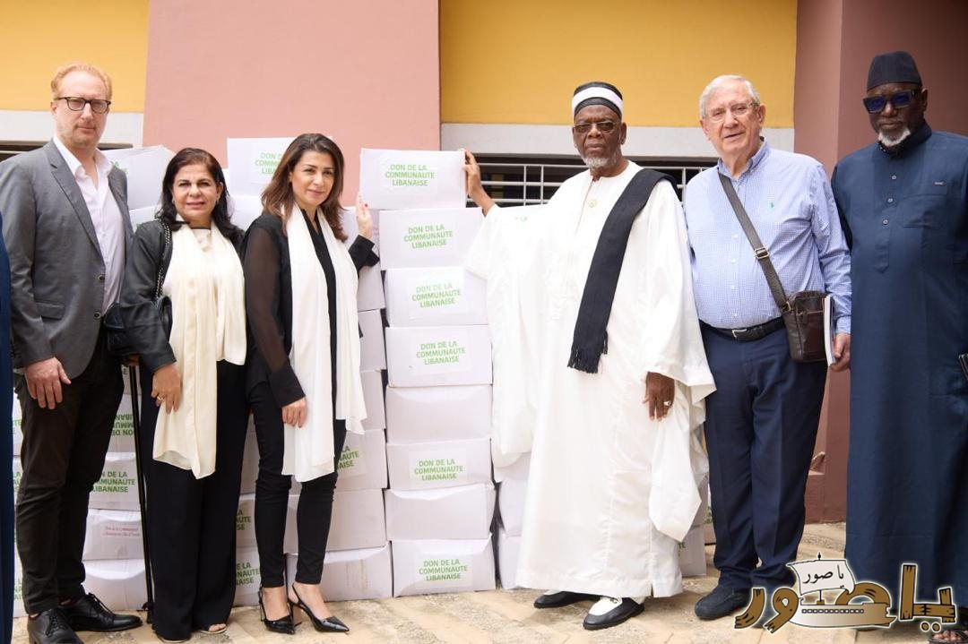 سفيرة لبنان تقود وفدا من الجالية اللبنانية في كوت ديفوار لتقديم 500 حصة غذائية إلى مجلس الأئمة (COSIM) في لفتة إنسانية