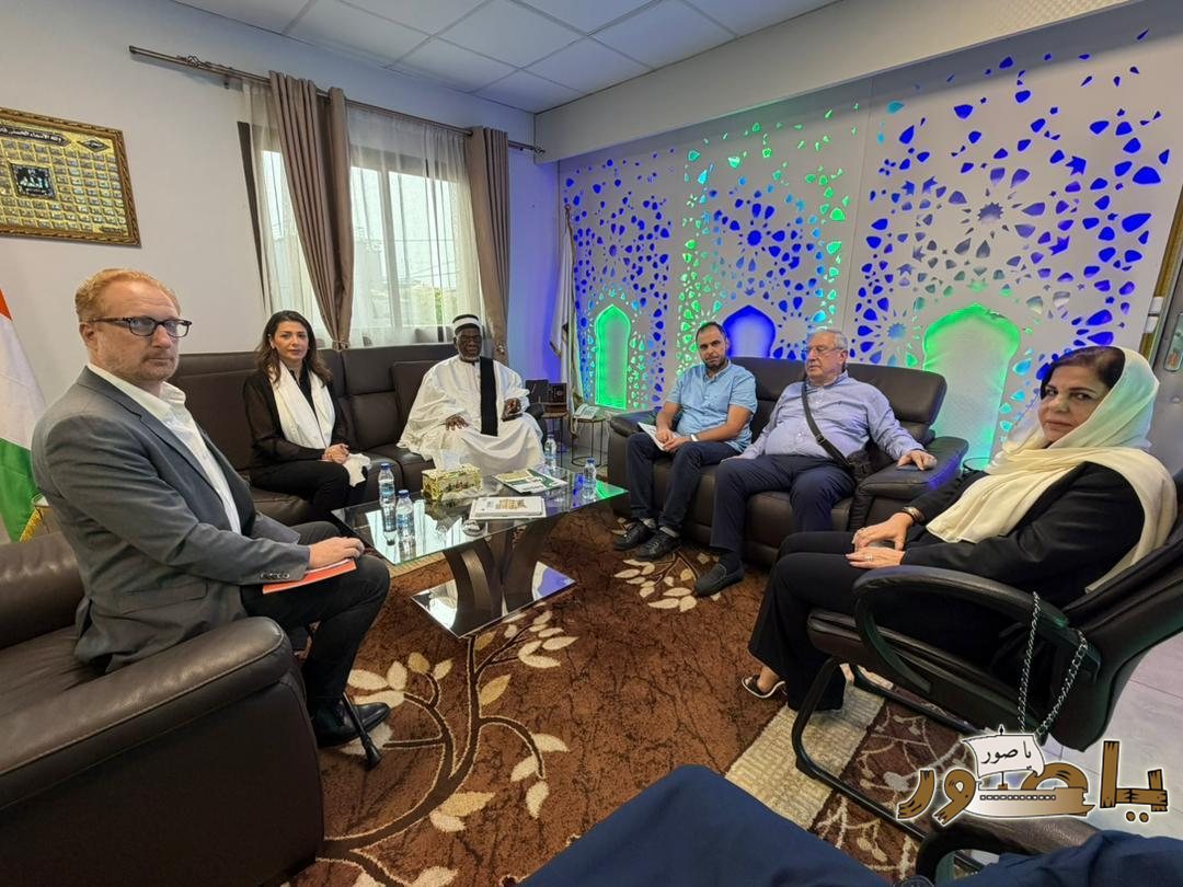 سفيرة لبنان تقود وفدا من الجالية اللبنانية في كوت ديفوار لتقديم 500 حصة غذائية إلى مجلس الأئمة (COSIM) في لفتة إنسانية