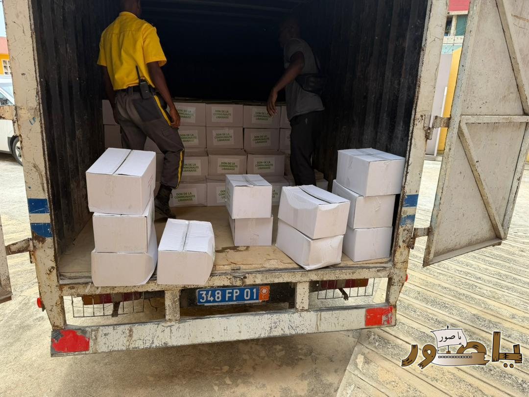 سفيرة لبنان تقود وفدا من الجالية اللبنانية في كوت ديفوار لتقديم 500 حصة غذائية إلى مجلس الأئمة (COSIM) في لفتة إنسانية