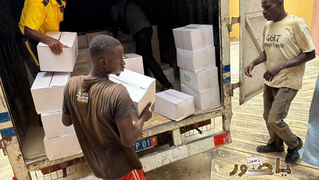 سفيرة لبنان تقود وفدا من الجالية اللبنانية في كوت ديفوار لتقديم 500 حصة غذائية إلى مجلس الأئمة (COSIM) في لفتة إنسانية