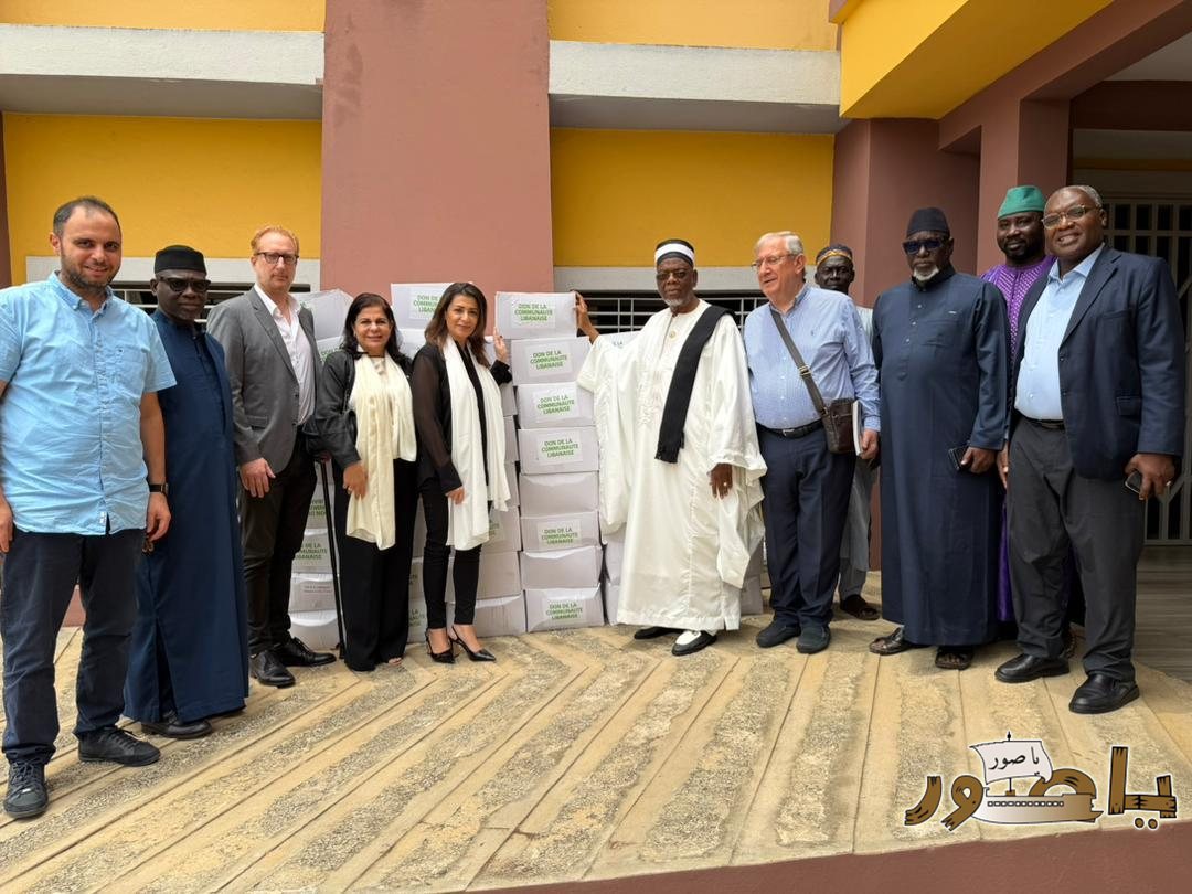 سفيرة لبنان تقود وفدا من الجالية اللبنانية في كوت ديفوار لتقديم 500 حصة غذائية إلى مجلس الأئمة (COSIM) في لفتة إنسانية