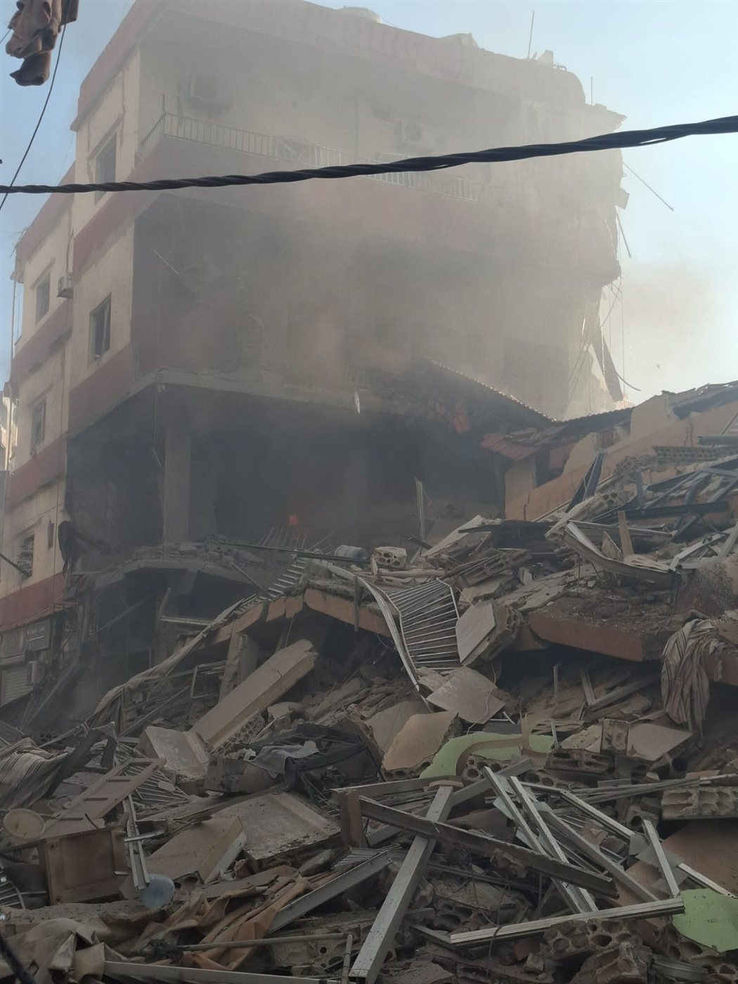 غارة عنيفة تستهدف مدينة صور - بناية يونس التي تم تهديدها