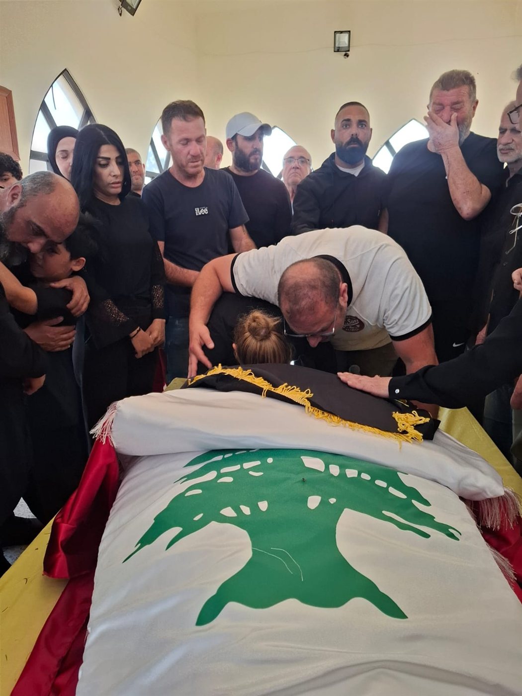 مدينة صور شيعت السيدة اخلاص قصاب زوجة السيد فضل حجازي التي ارتقت متأثرة بجراح اصيبت بها جراء الغارة 