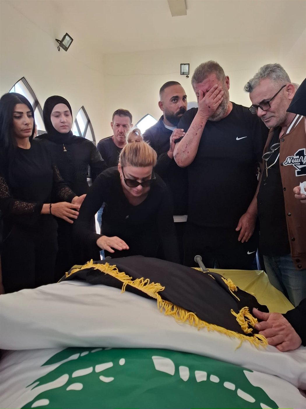 مدينة صور شيعت السيدة اخلاص قصاب زوجة السيد فضل حجازي التي ارتقت متأثرة بجراح اصيبت بها جراء الغارة 