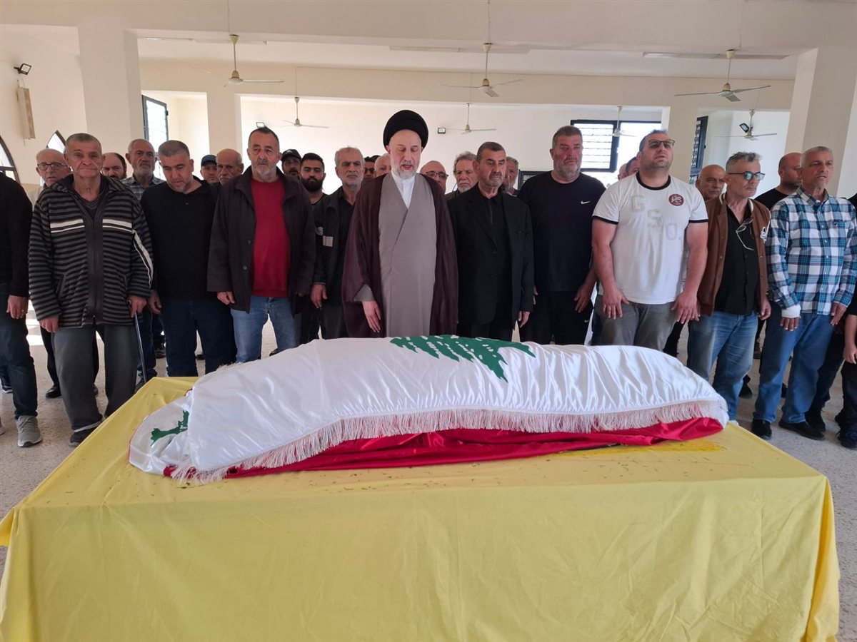 مدينة صور شيعت السيدة اخلاص قصاب زوجة السيد فضل حجازي التي ارتقت متأثرة بجراح اصيبت بها جراء الغارة 