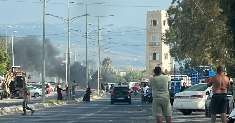 سيّارة مقابل دوّار باسل الأسد 2