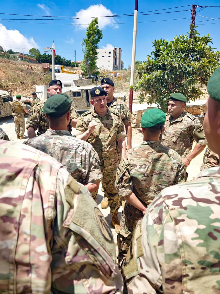 قائد الجيش العماد هيكل تفقد عدد من المناطق الجنوبية 3