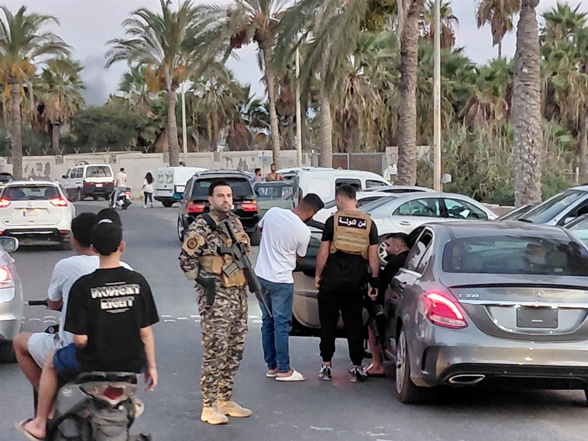 حواجز في عدد من شوارع المدينة 3