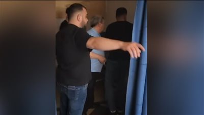 بالفيديو: ضبط طبيب بالجرم المشهود بعد قيامه بإعطاء حبوب مخدرة