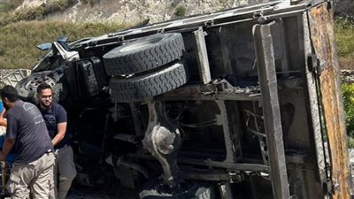 اصابات في حادث مروع قرب صور ادى الى انقلاب شاحنة
