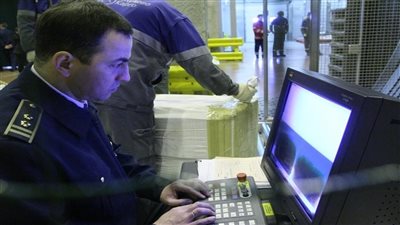 ضبط رمال مشعّة في أحد المطارات (صورة)