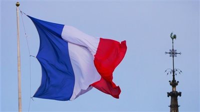 فرنسا ترسل 100 طن من المساعدات الإنسانية إلى لبنان