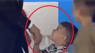 فيديو أثار الجدل.. أردوغان يصفع طفلاً 