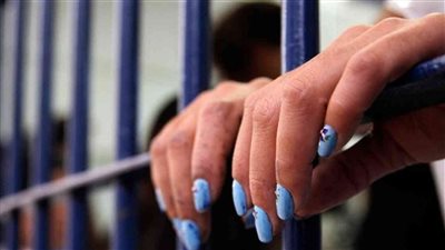 حبس فتاة بتهمة سرقة الدراجات النارية.. اليكم التفاصيل