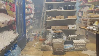 إصابة طفل جراء إلقاء قنبلة يدوية على محل تجاري